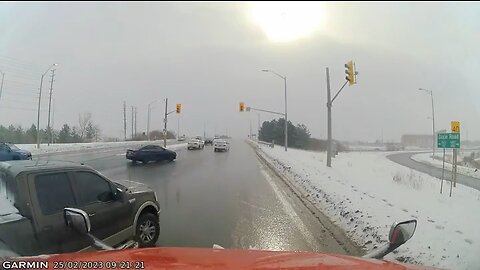 Driver Runs Red Light In Mississauga
