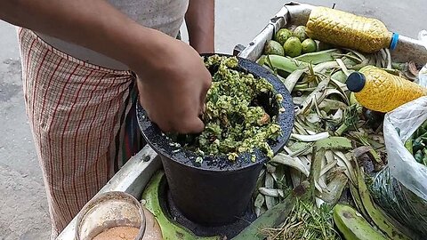 Kacha Kola Bhorta - Street Food of Dhaka || কাঁচা কলার ভর্তা || Popular Street Food of Bangladesh