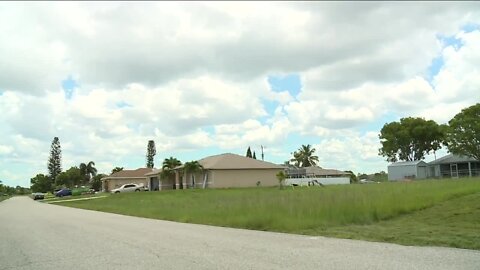 Shocking video captures toddler wandering neighborhood streets alone in Cape Coral