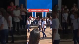 ARRASOU NO DESFILE MILITAR AMIGA #meme #viral #militar #shorts