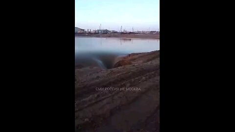 BREAKING Russia: Local residents film one of the moments of a dam breaking in Orsk and shout hurrah