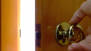 How to remove a locked door from its hinges