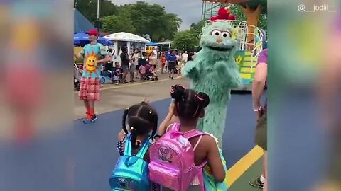 Sesame Street's Rosita ignores two black girls at parade