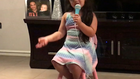 Adorable 5-year-old girl sings cute song about loving her parents