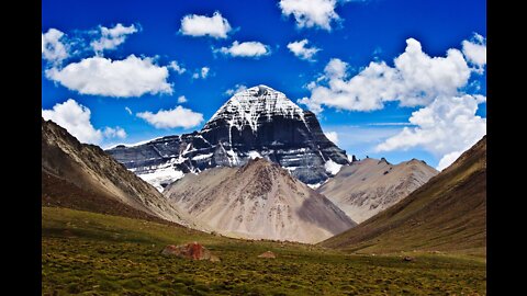 Mount Kailash Mysteries-Alien Spacecraft? Pyramid? Time Warp? Enormous Sculptures? Abode Of Gods?