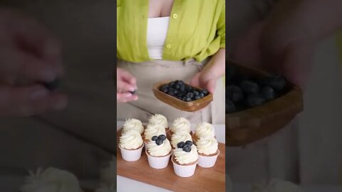 Blueberry Cupcakes - Super Easy and DELICIOUS