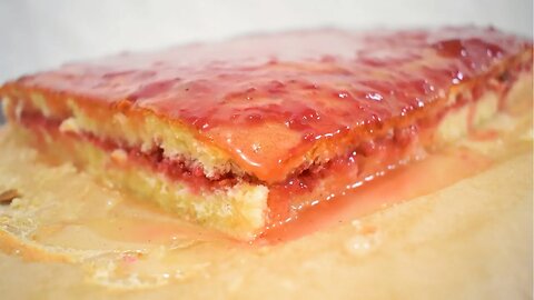 Sweet & Moist Raspberry Sponge Cake - Quick Recipe Packed with Fresh Raspberry Flavor
