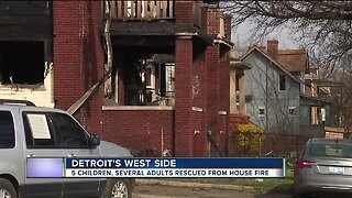 5 children hospitalized after apartment building fire in Detroit