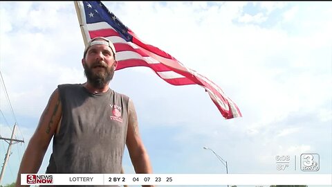 Man running cross-country to honor veterans makes Omaha stop