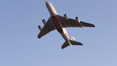 emirates plane takes off auckland airport 2013