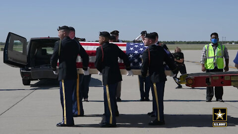 Chaplain (Capt.) Emil Kapaun’s Remains Return to Wichita, Ks.