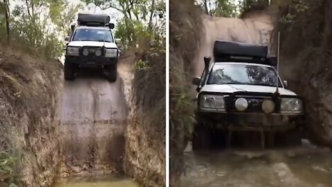 Driver does the impossible in this mind-blowing clip