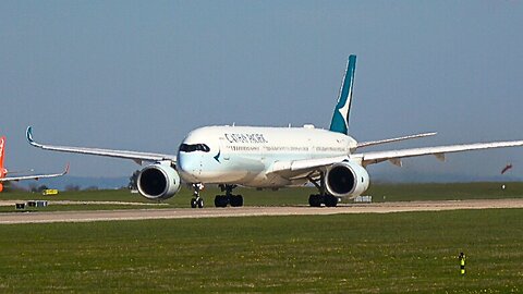 Cathay Pacific A350-900 powers out of Manchester!