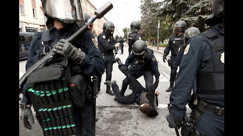 La policía accede al gaztetxe de Rochapea en un ambiente de tensión