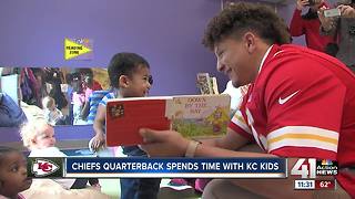 Chiefs QB spends time with KC kids