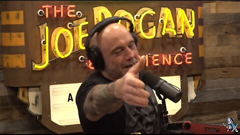 Joe Rogan | "(TRUMP) He Got Me. He Got Me. First Off He Has Regular Sized Hands. I Get Up & I Reach Over With My Hand & He Yanks Me Over a Table! He Really Got Me Good!" - Joe Rogan