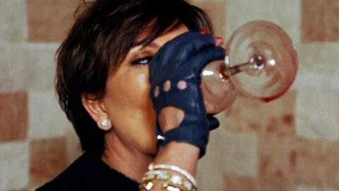 Drunk Kris Jenner is Back! Khloe Kardashian and Scott Disick Pranks on KUWTK