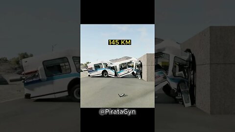 Teste de colisão com um ônibus contra uma parede d