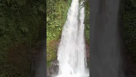 "Mesmerizing Waterfalls in Spectacular 8K Resolution"