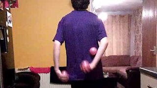 Man juggles balls behind his back