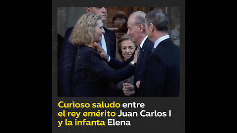 Peculiar saludo entre el rey emérito de España, Juan Carlos I, y la infanta Elena
