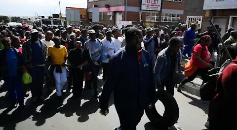 SOUTH AFRICA - Johannesburg - Alexandra residents march to Sandton (videos) (Pqr)