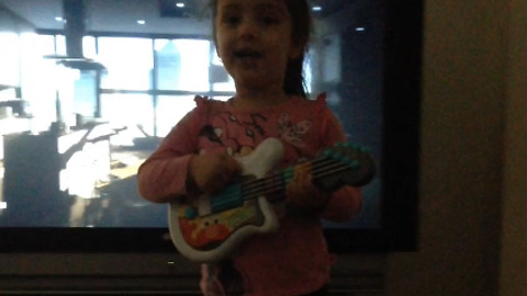 4-year-old daughter sings cute and beautiful song to her Daddy