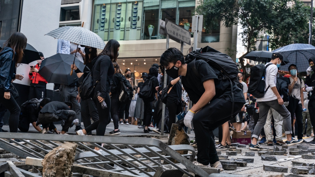 Hong Kong Protesters Extend Demonstrations Into The Work Week
