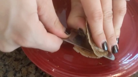Opening an Oyster – This Pearl is So Beautiful!