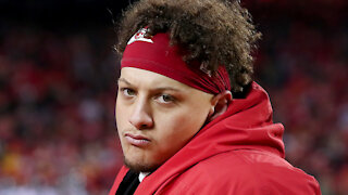 Patrick Mahomes Pulled From Haircut Appointment After Chiefs Barber Tests Positive For COVID