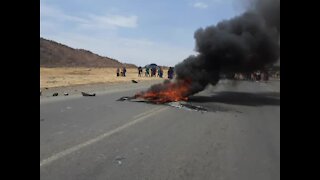 Truck torched, Marikana road closes as residents demand water, electricity (ZkZ)