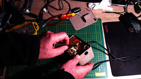 Fix the "Brick of death". Commodore 64 Powersupply update. Recap and replace the voltage regulator.