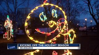 Downtown Milwaukee kicks off holiday city tradition