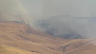 Tarina Fire burns east of Bakersfield along Breckenridge Road