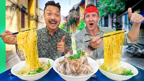 HIDDEN Noodle Tour in Saigon!