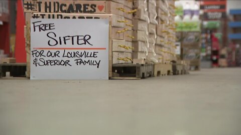 'Sifter Squad' hopes to pass out much needed debris sifters to Marshall Fire victims