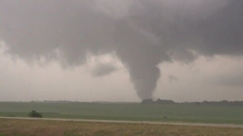 Tornado near Waverly, IA