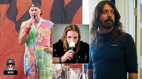 Red Hot Chili Peppers Heartfelt Tribute To Taylor Hawkins With Dave Grohl Side Stage
