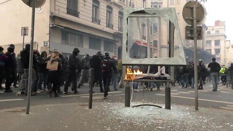 France: 'We won’t give up' - Clashes erupt in Lyon as Constitutional Council approves pension reform