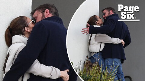 Jennifer Lopez and Ben Affleck were spotted getting cozy in Los Angeles