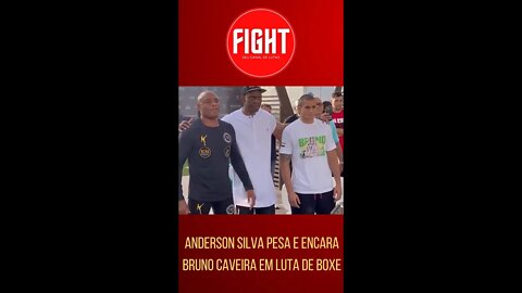 Anderson Silva pesa e encara Bruno Caveira em luta de boxe