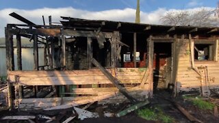 Arson investigators looking into deadly Central Bakersfield house fire