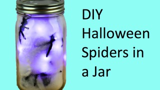 DIY Halloween spiders in a jar
