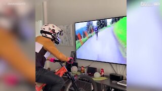 Quarentena não impede jovem de fazer downhill!