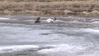Joven arriesga su vida por salvar la de su perro que se ahogaba en medio a un lago congelado