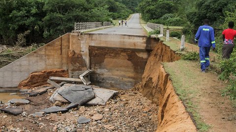 Mozambique Begins National Mourning After Cyclone Idai Kills Hundreds