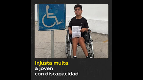 Hombre en silla de ruedas es multado por estacionarse en zona especial
