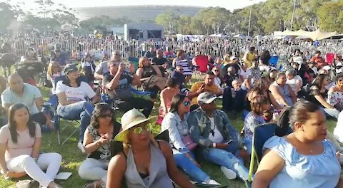 SOUTH AFRICA - Cape Town - Crowds at the Tamia concert (Video) (e97)
