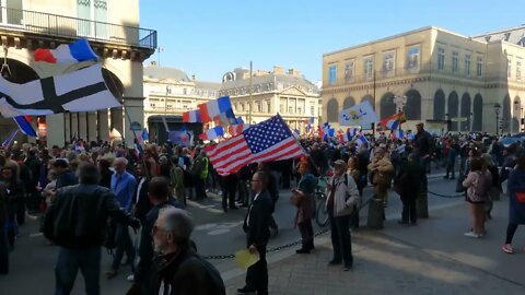 Manifestation contre le pass Vaccinal place du Place du Palais Royal à Paris le 26/03/2022 - Vidéo 2