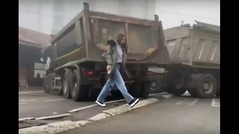 New barricades in Mitrovica, West blackmailing Belgrade by demanding barricades in Kosovo be removed